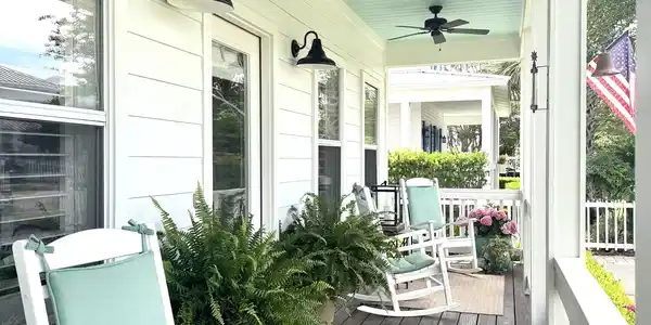 Image 4: Porch
