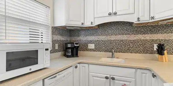 Image 3: 008-Emerald Isle 206-FULL