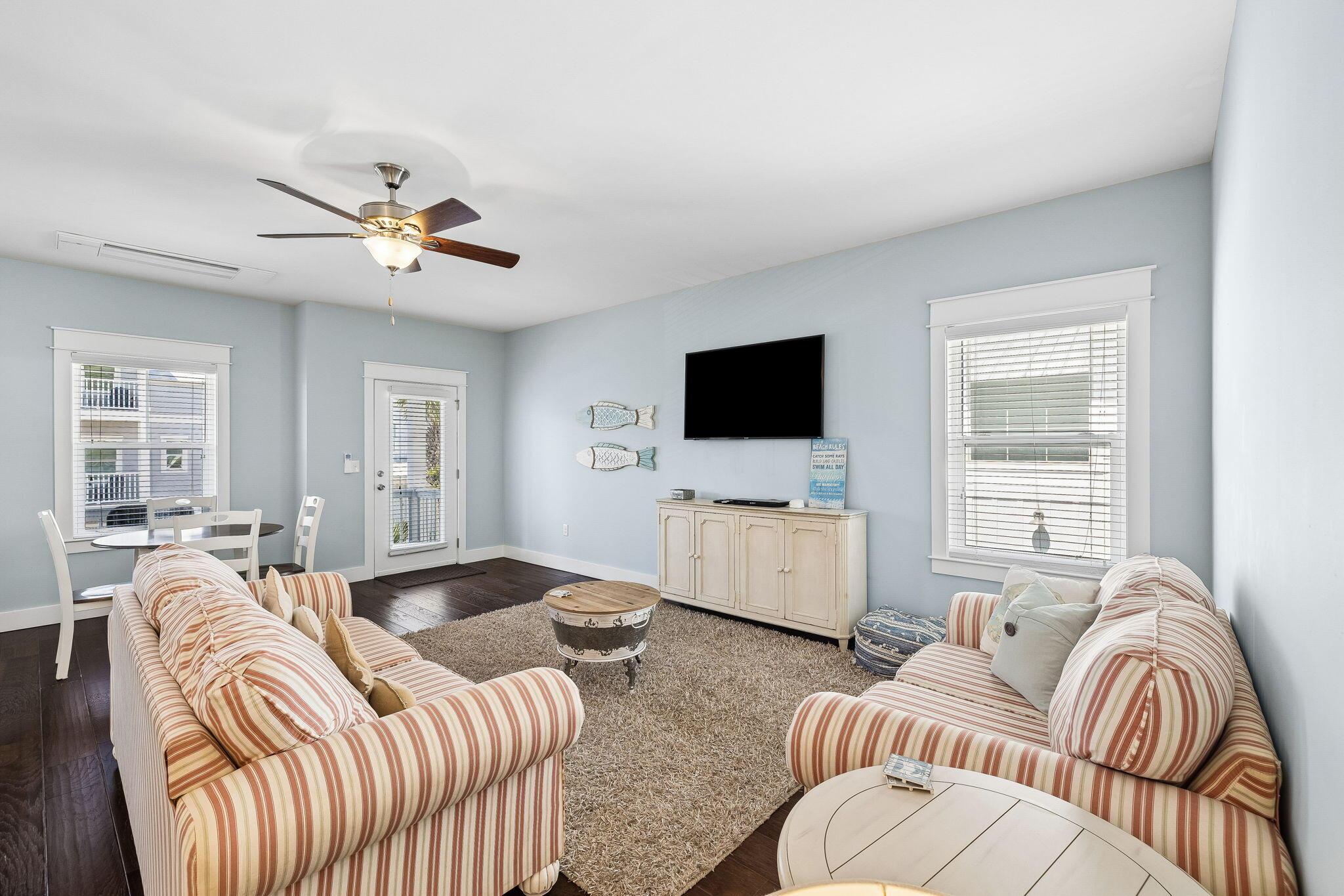 Image 4: Upstairs Living Area