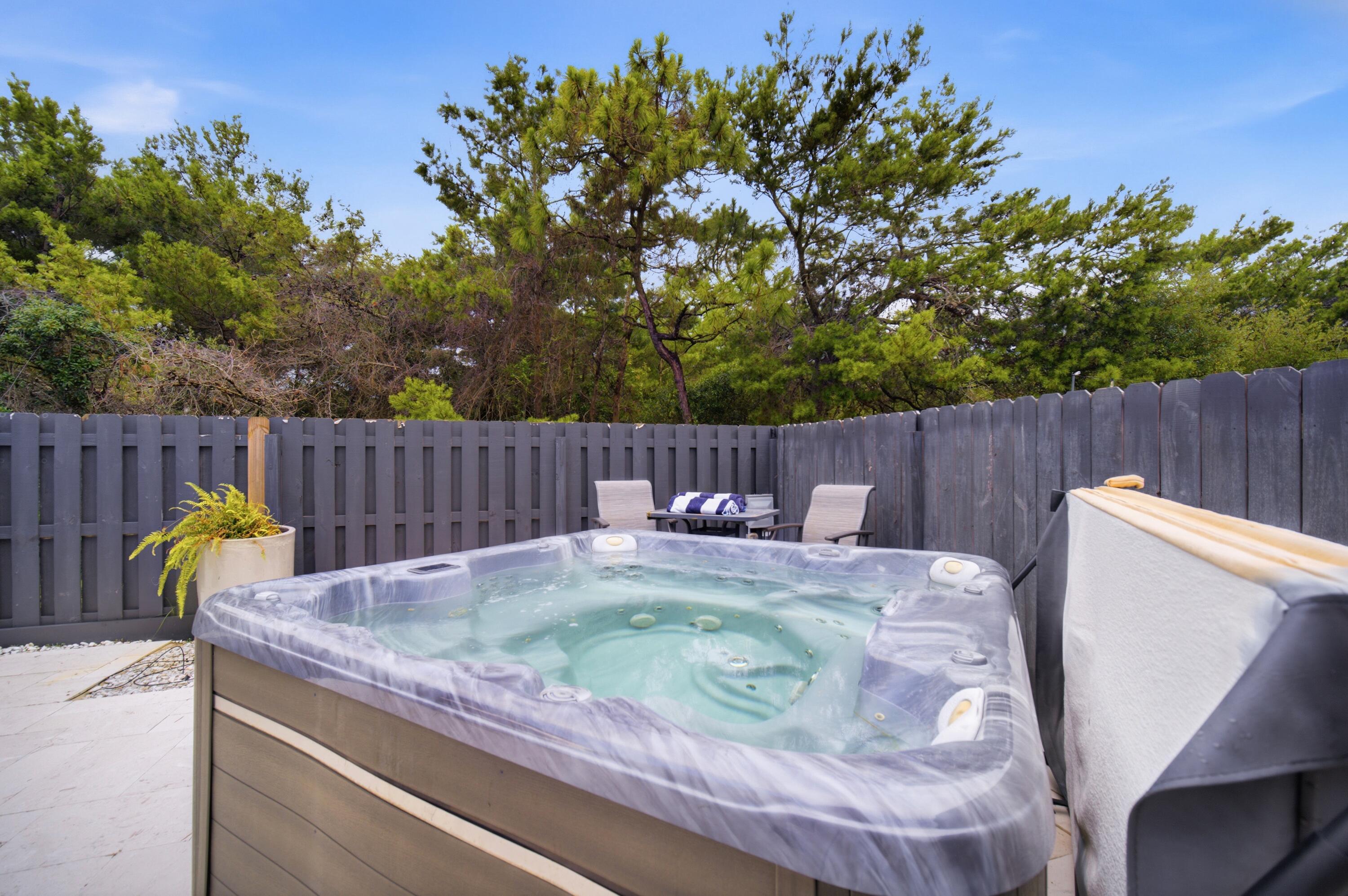 Image 2: Hot Tub