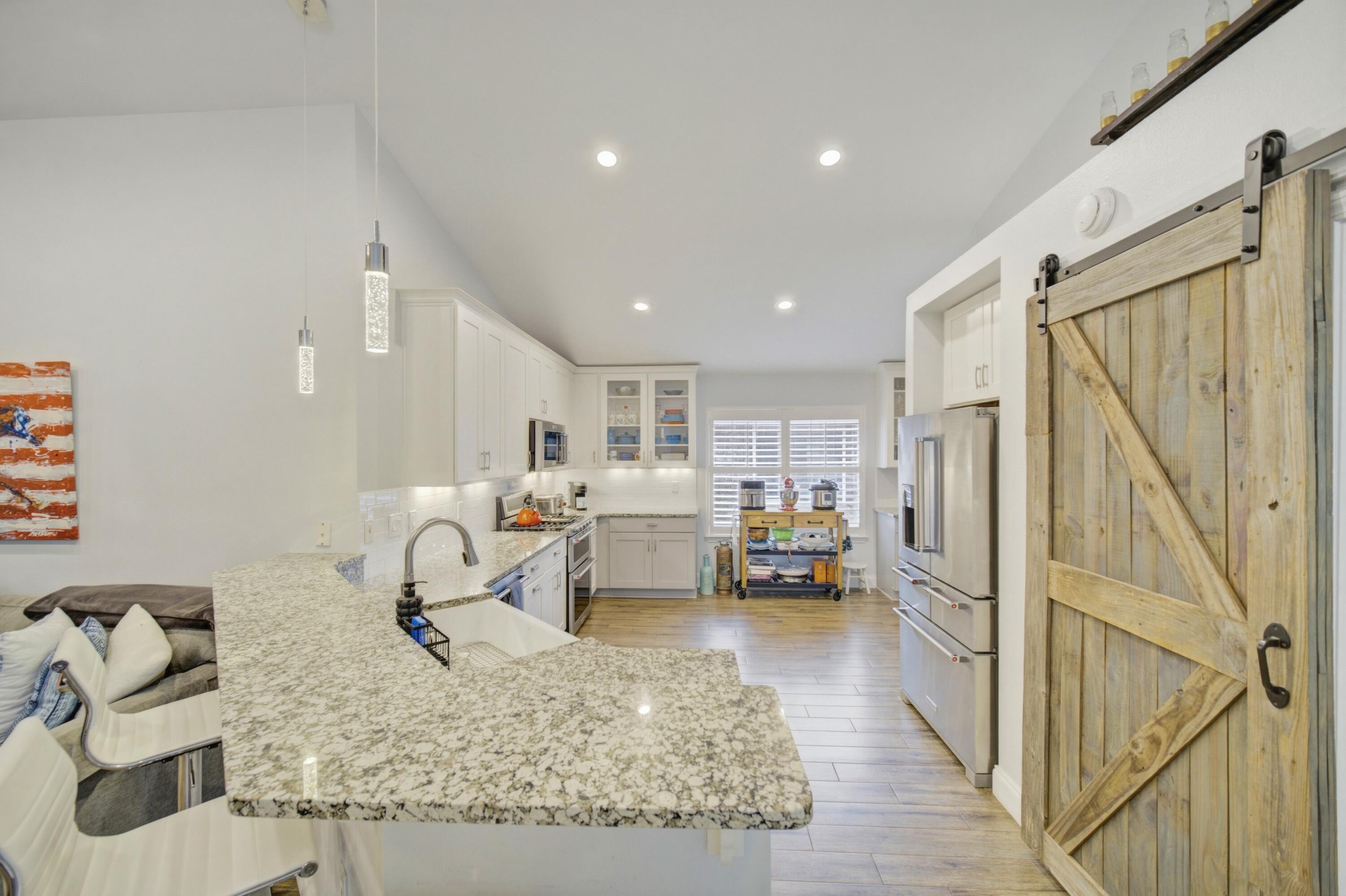Image 4: Kitchen