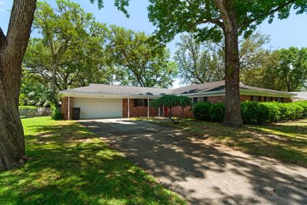 19 NW Windemere Court