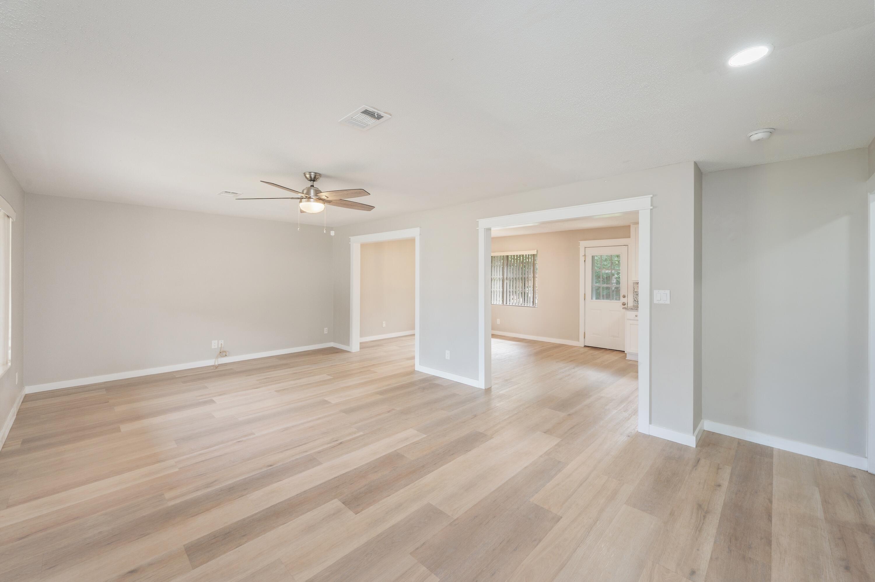 Image 3: 216 Chateaugay St NW-02