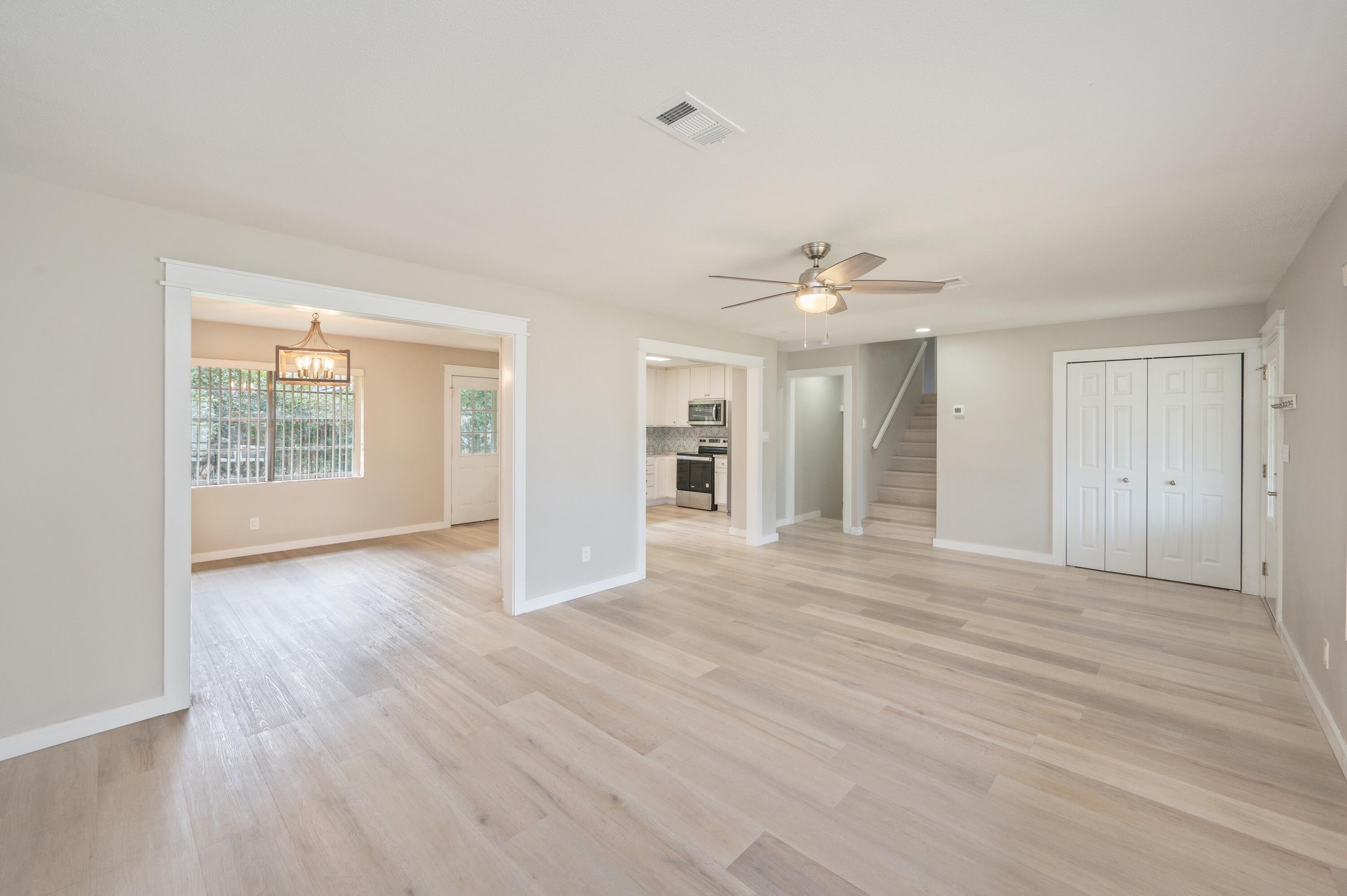 Image 4: 216 Chateaugay St NW-03