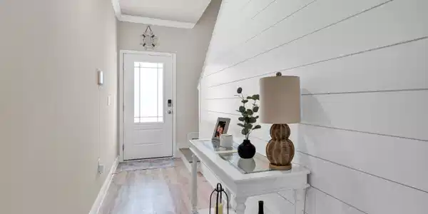 Image 2: Entryway