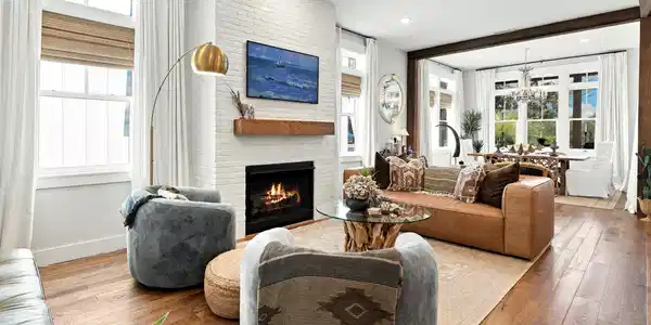 Image 3: Living Area