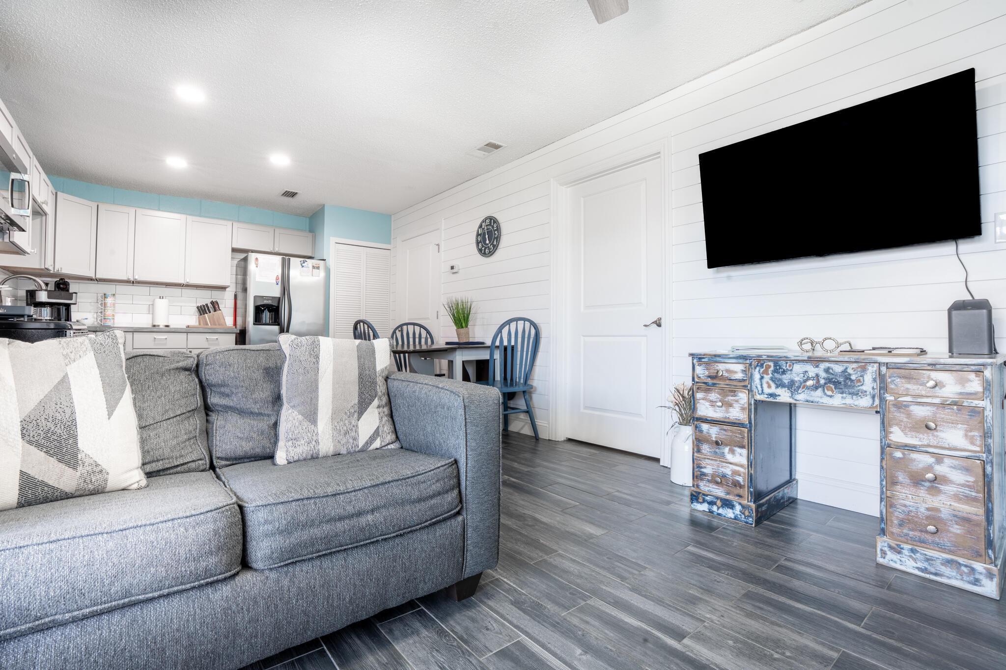Image 2: Living room