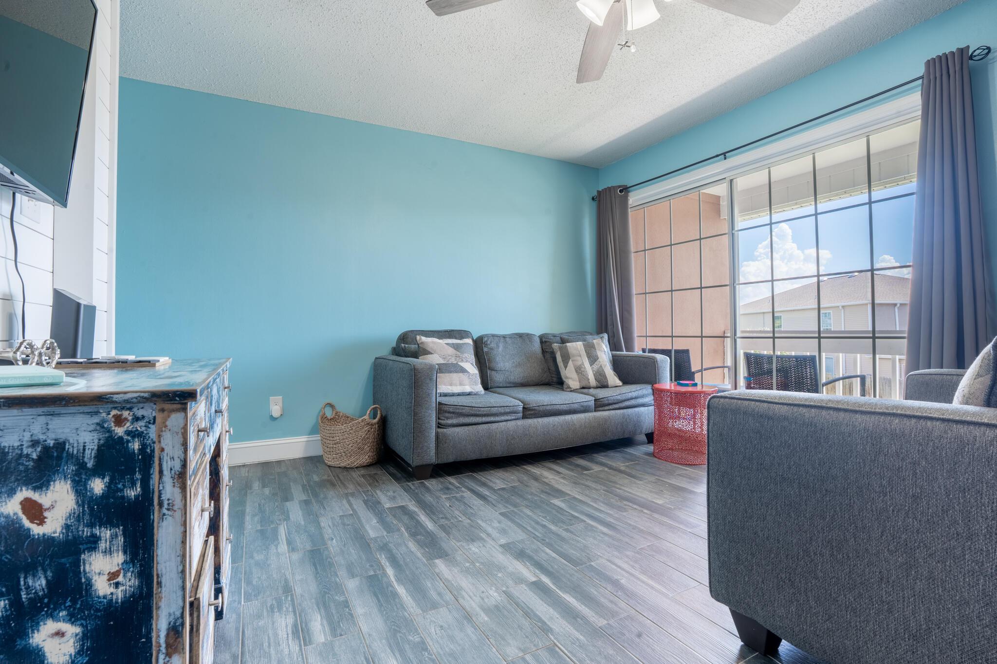 Image 3: Living room