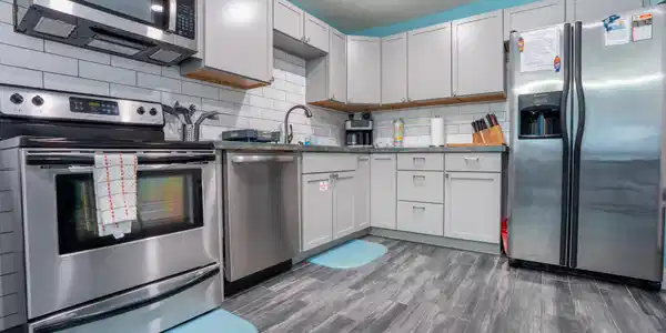 Image 4: Kitchen
