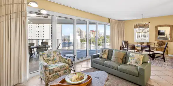 550 Tops L Beach Boulevard