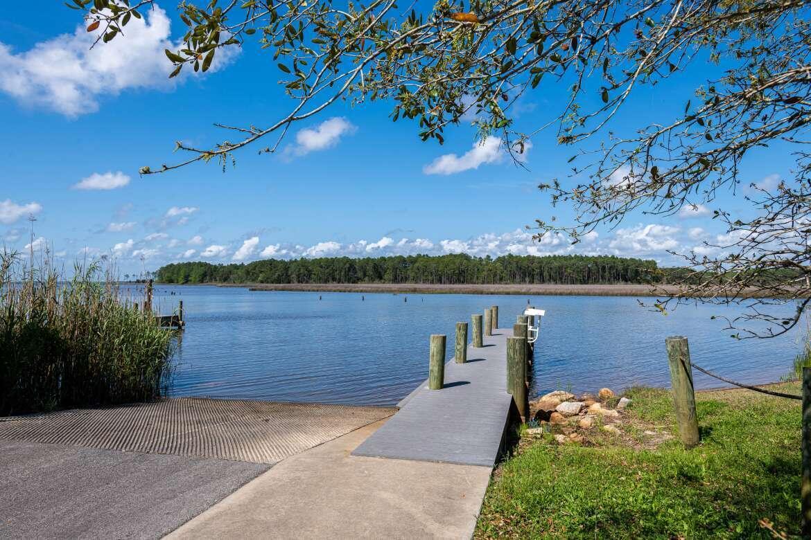 Image 4: Nearby boat launch
