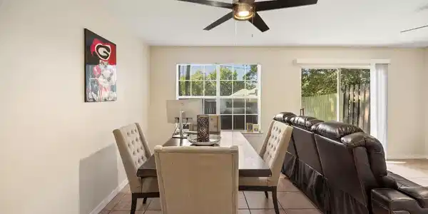Image 4: dining area