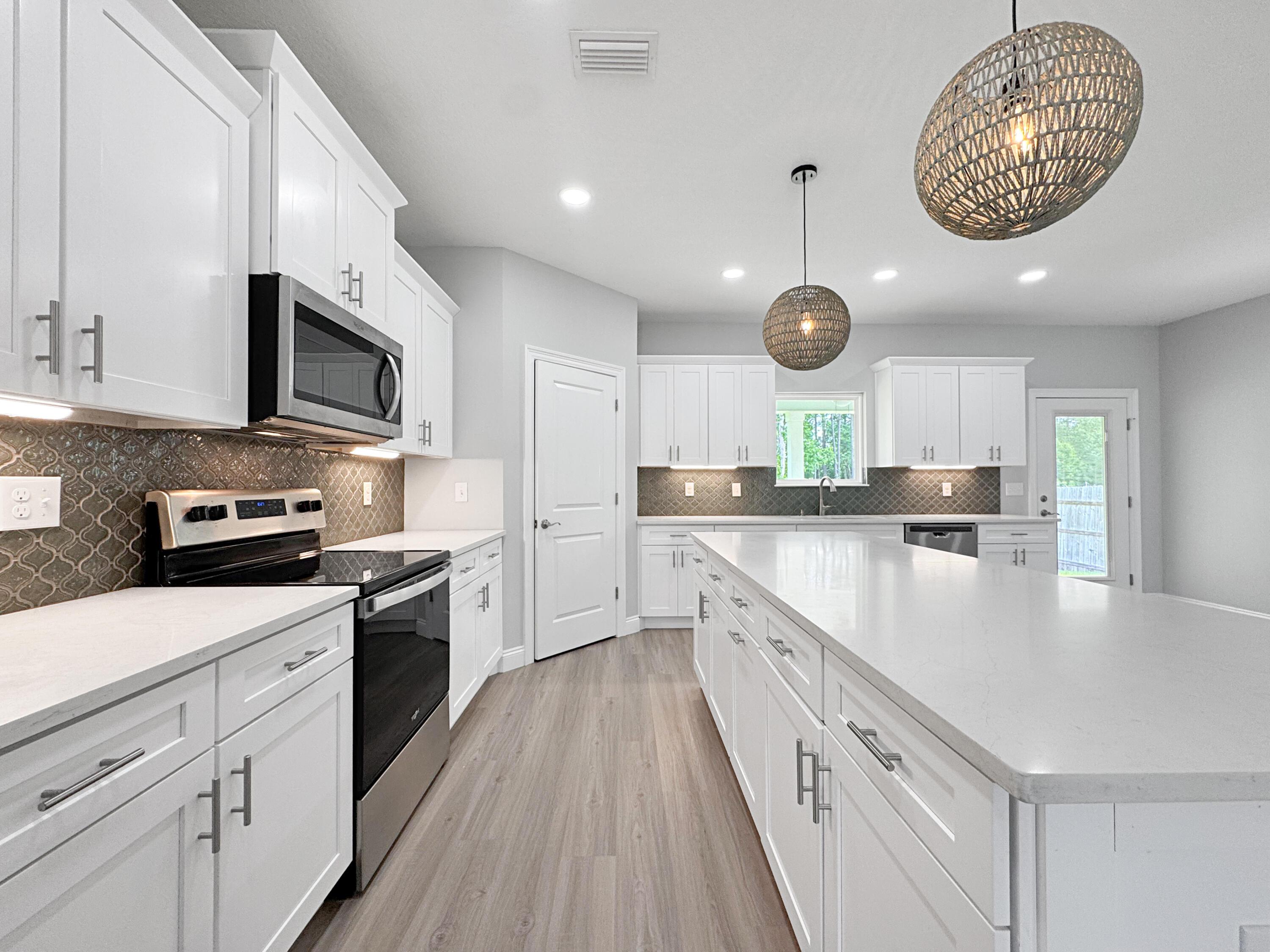 Image 3: Kitchen