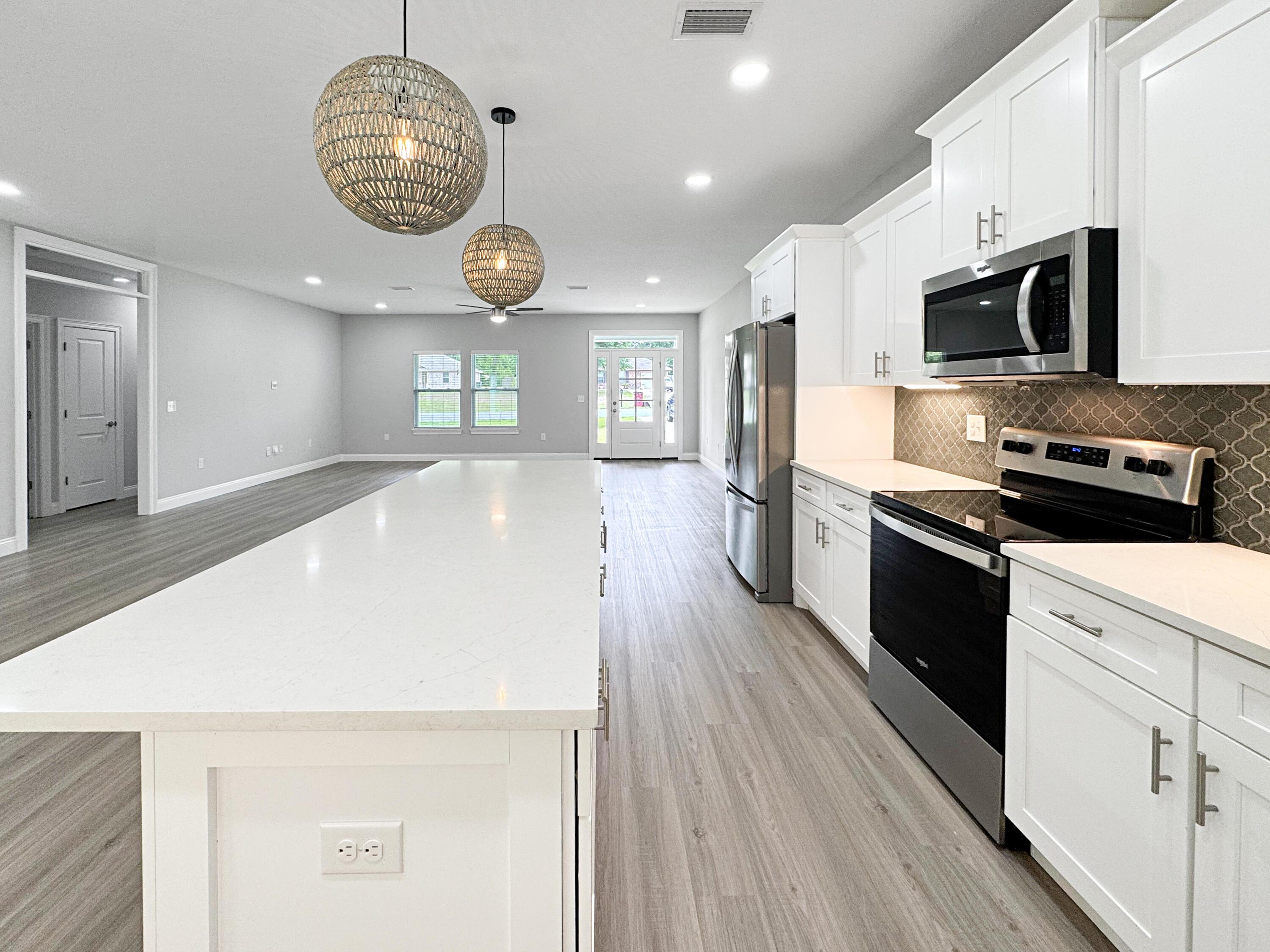 Image 4: Kitchen
