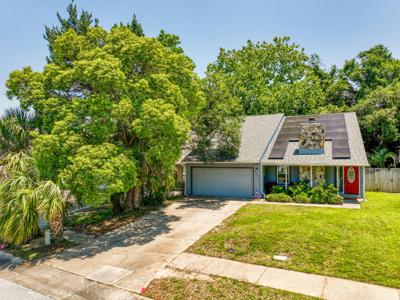 229 NW Thomas Court