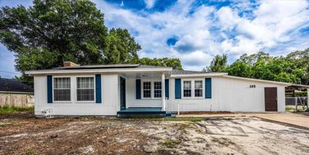 105 NW Lincoln Drive
