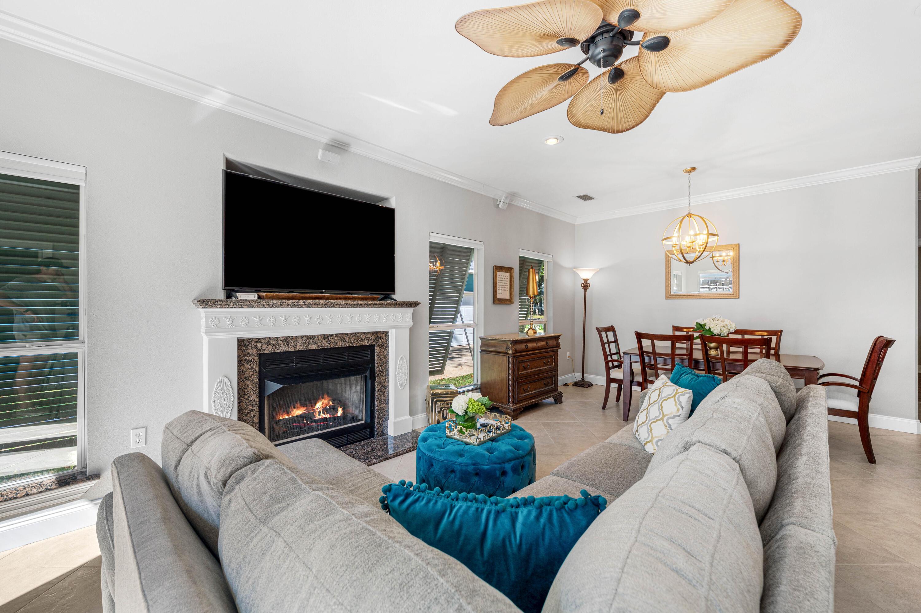 Image 3: Living Room