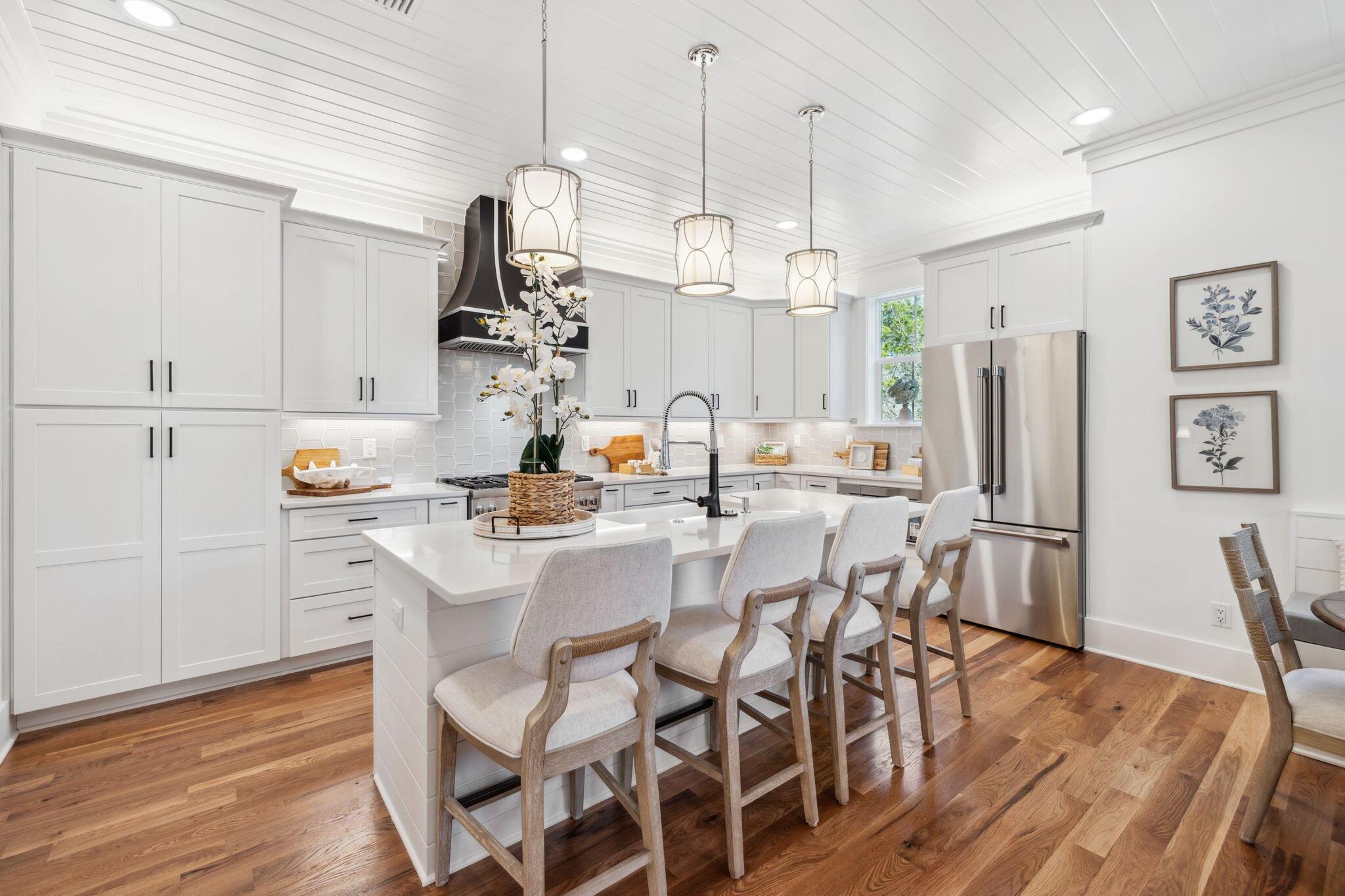 Image 3: Kitchen