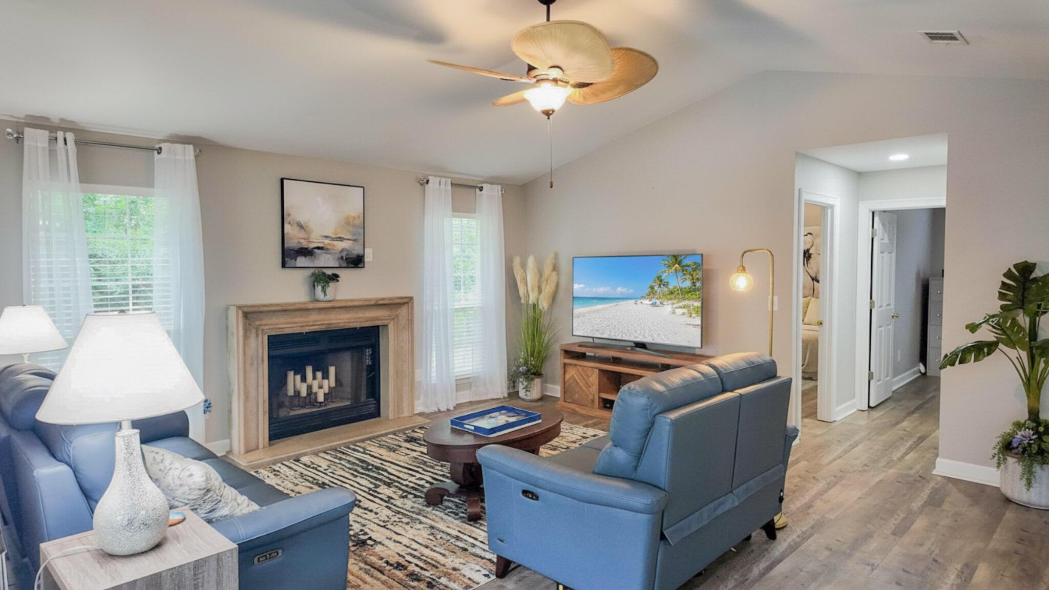 Image 4: Living Room #3