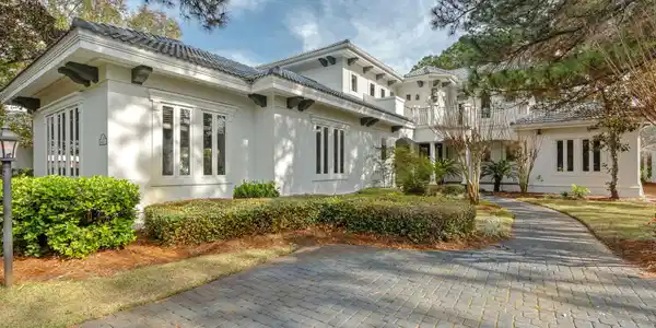 3028 Club Drive