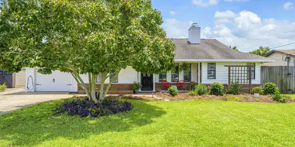 Image 3: 4-web-or-mls-DSC08433