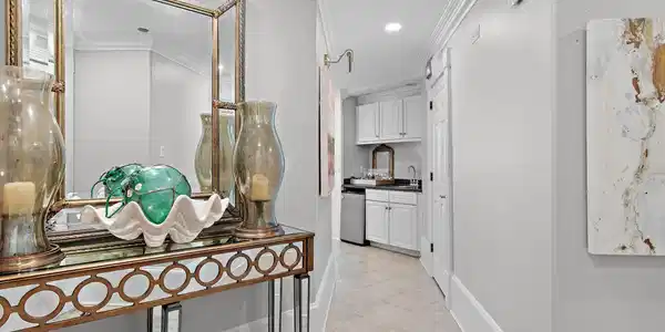 Image 3: Entry