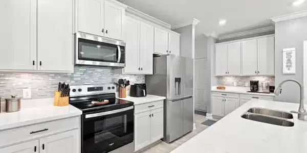 Image 4: Kitchen