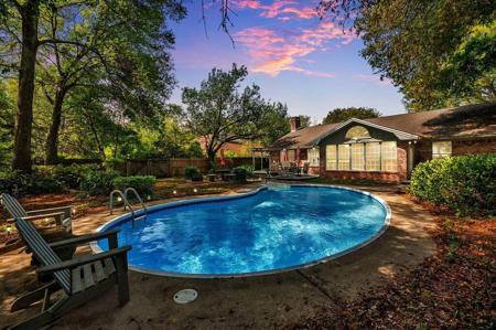 1 Lake Lorraine Circle