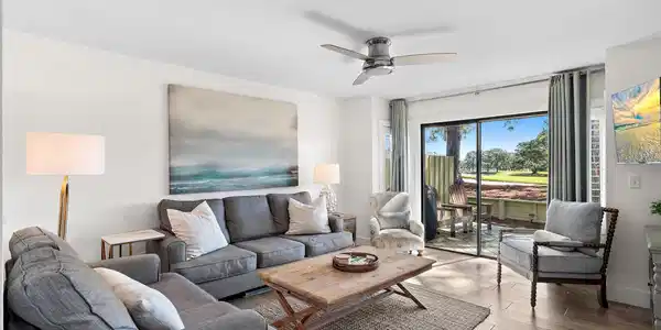 Image 3: Living Room