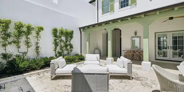Image 4: Array_46NCharlesSt-18