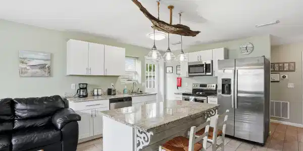 Image 2: 5616 Pinetree Ave