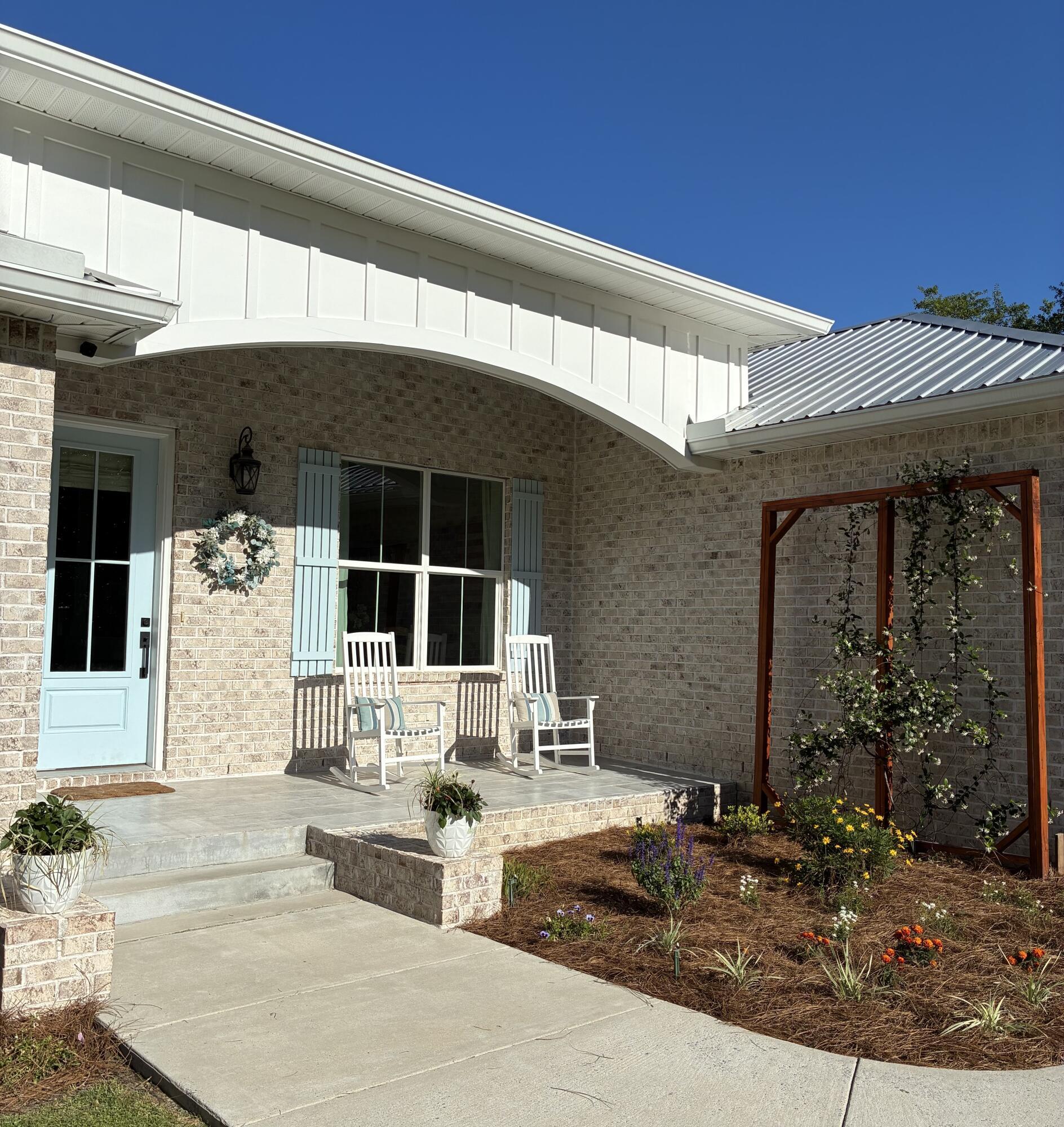 Image 4: Front Porch