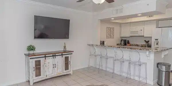 Image 4: 04 Living Room to Kitchen