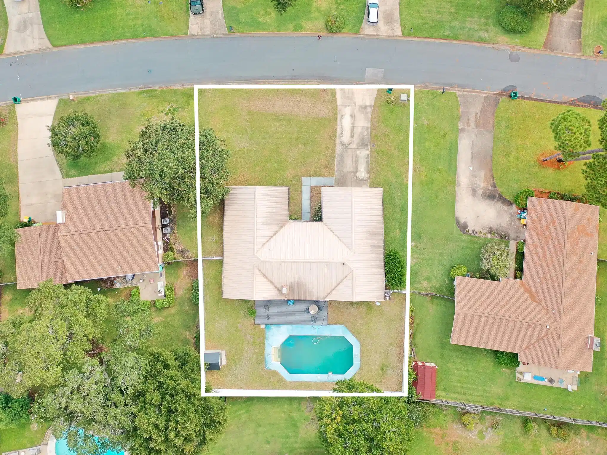 Image 1: 10 Pebble Beach MLS 1