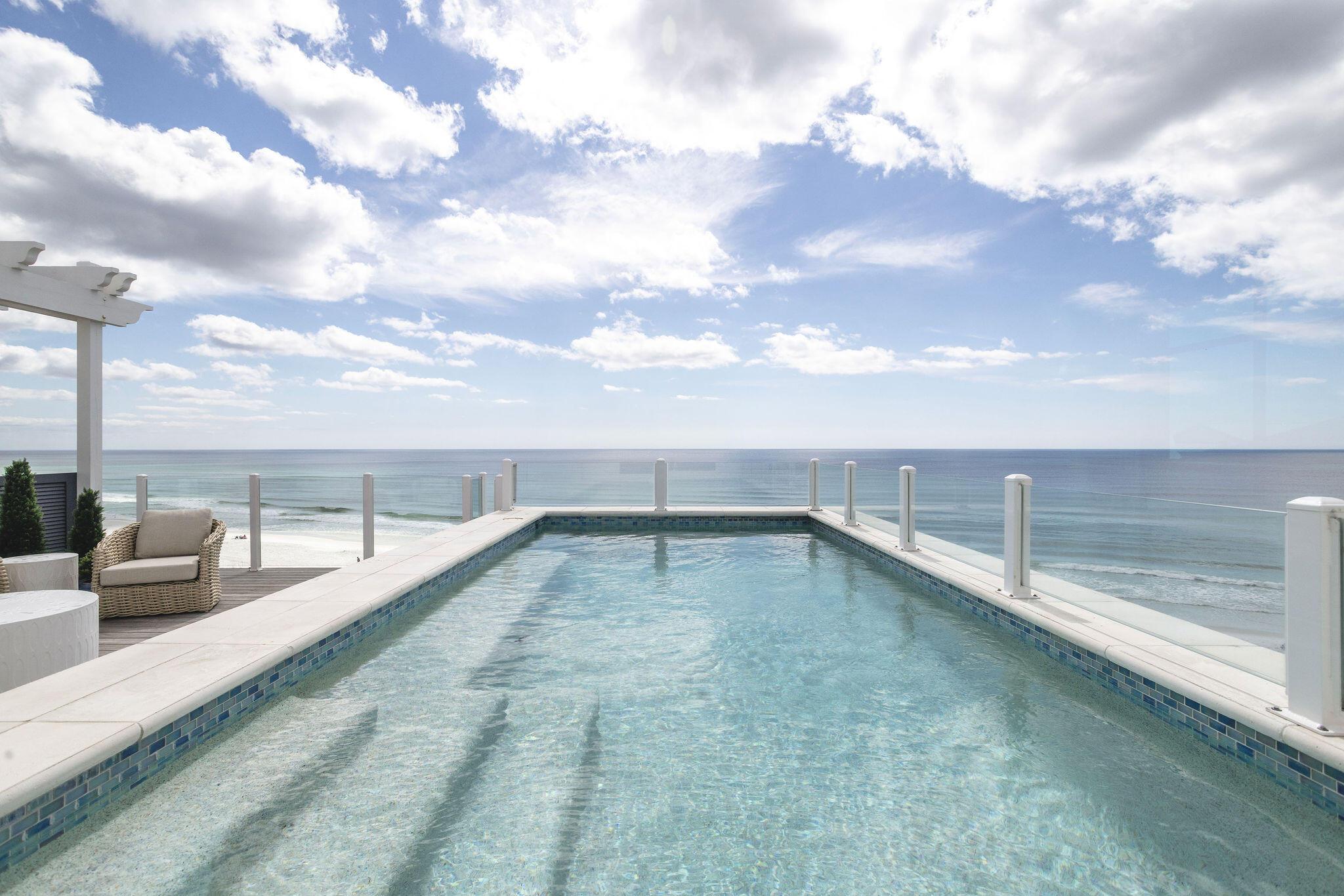 Image 4: Image #4 | Rooftop pool with Gulf views