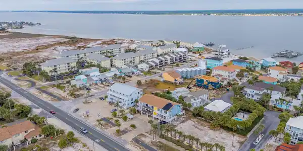 Image 4: 50-web-or-mls-8468-gulf-blvd-4