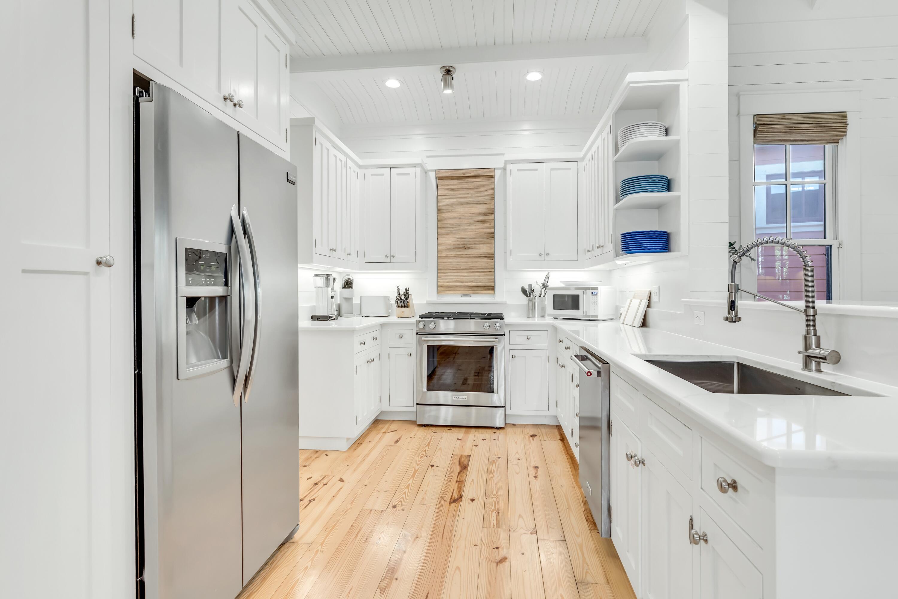 Image 3: Kitchen