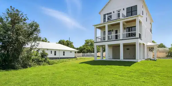 Image 3: 51-web-or-mls-162-casting-lake-rd