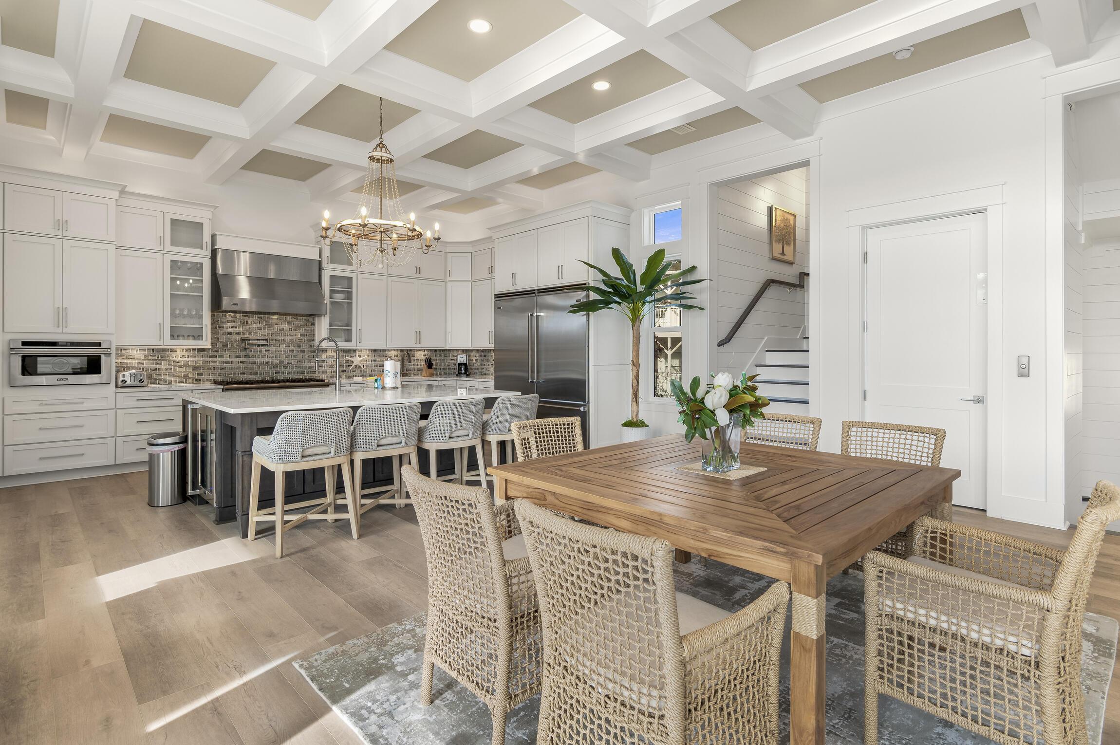 Image 3: Dining/ Kitchen