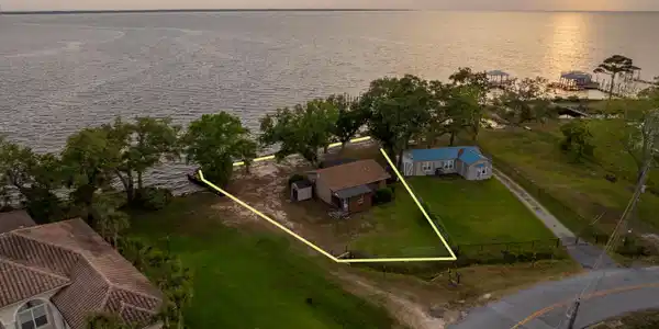 Image 3: Aerial - -205