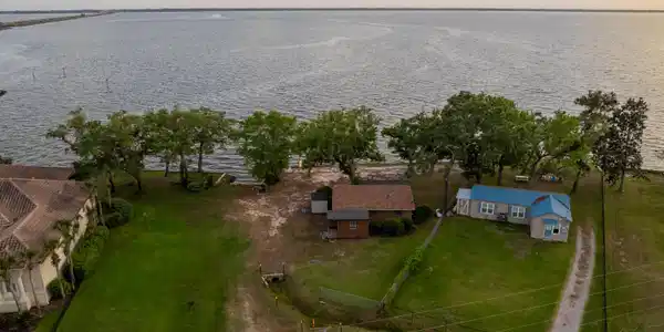 Image 4: Aerial - -206