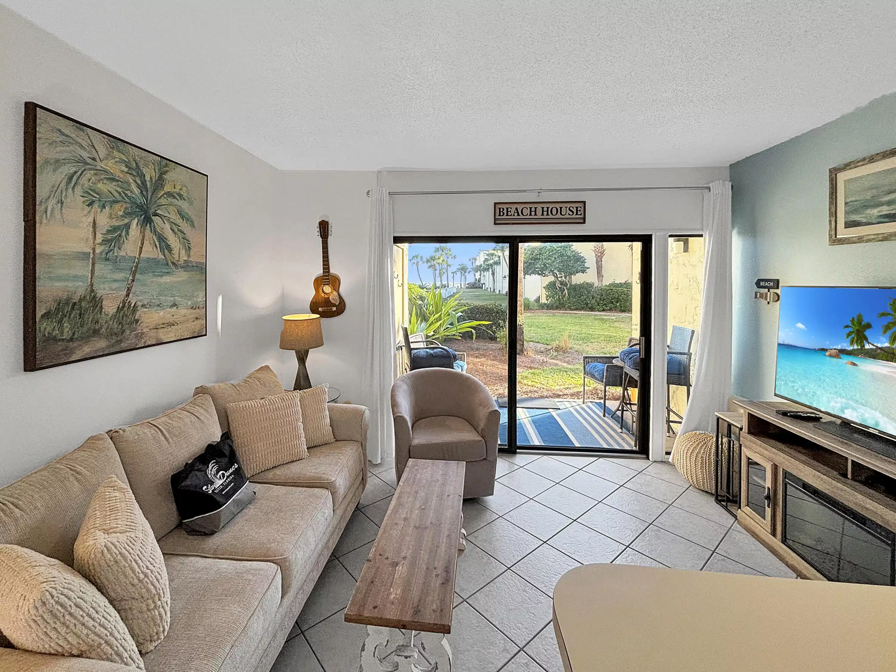 Image 1: Living Room