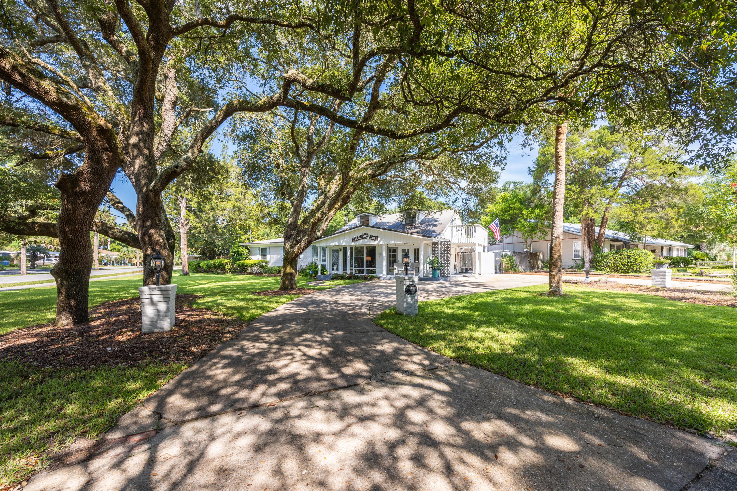 Image 1: 2 Bay Drive NE