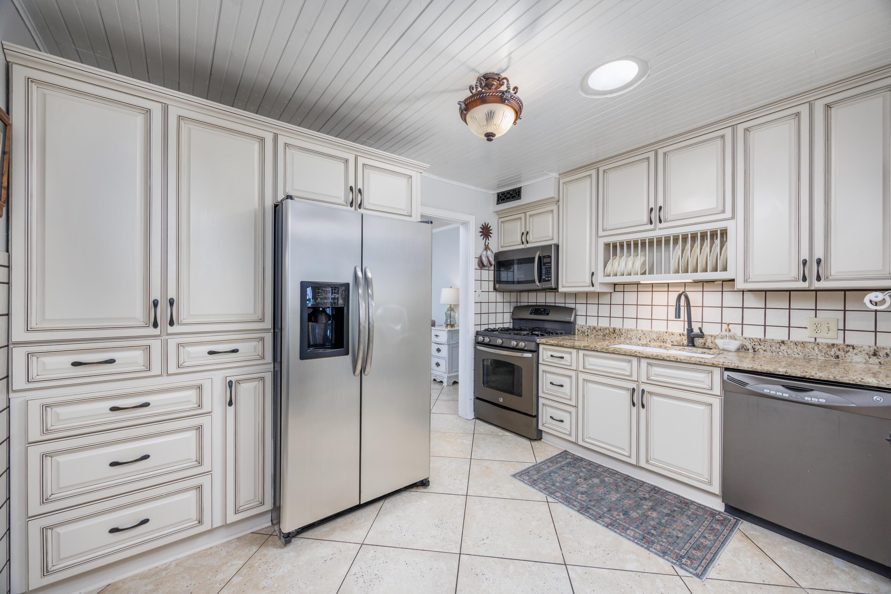 Image 2: Kitchen