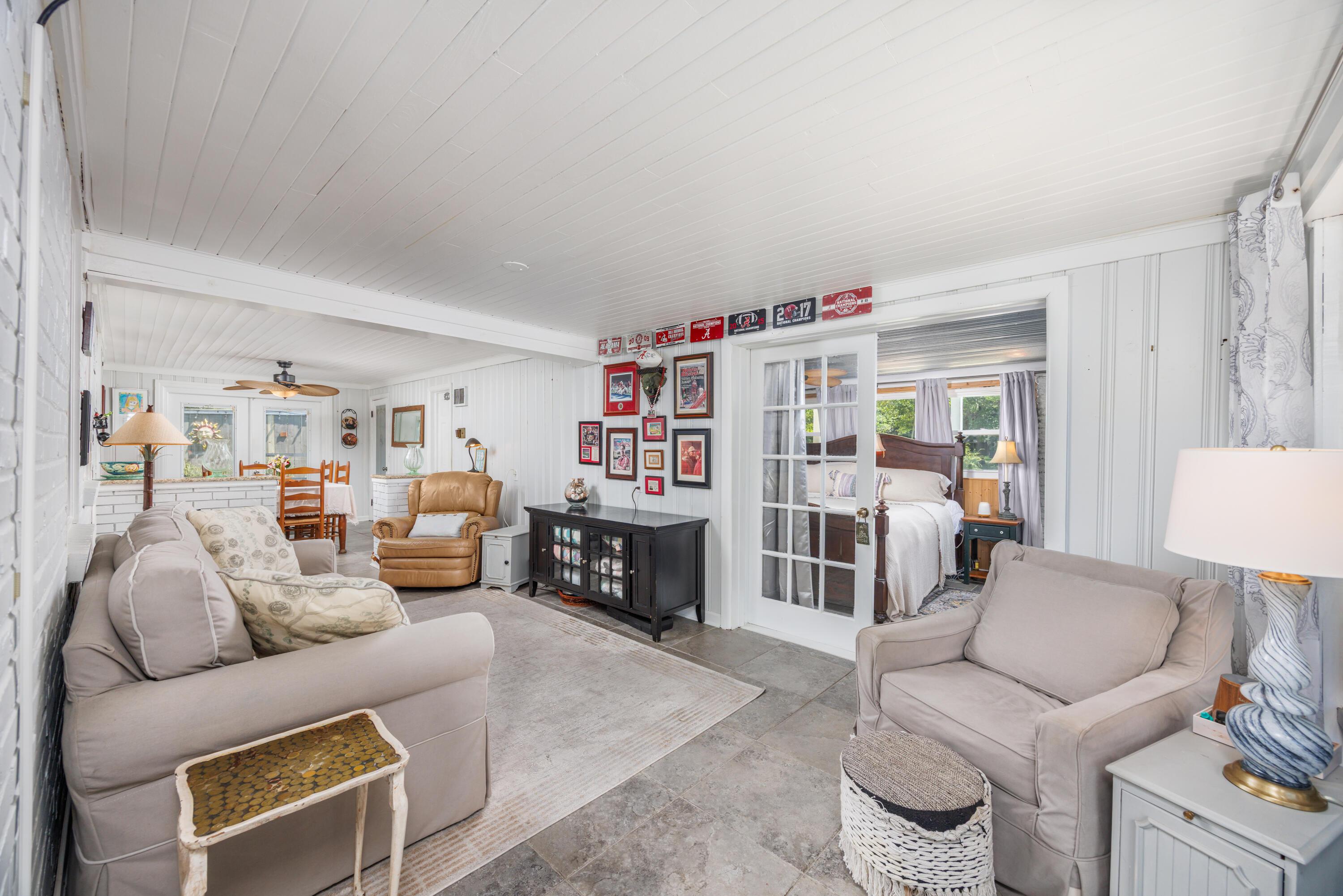 Image 4: Family Room