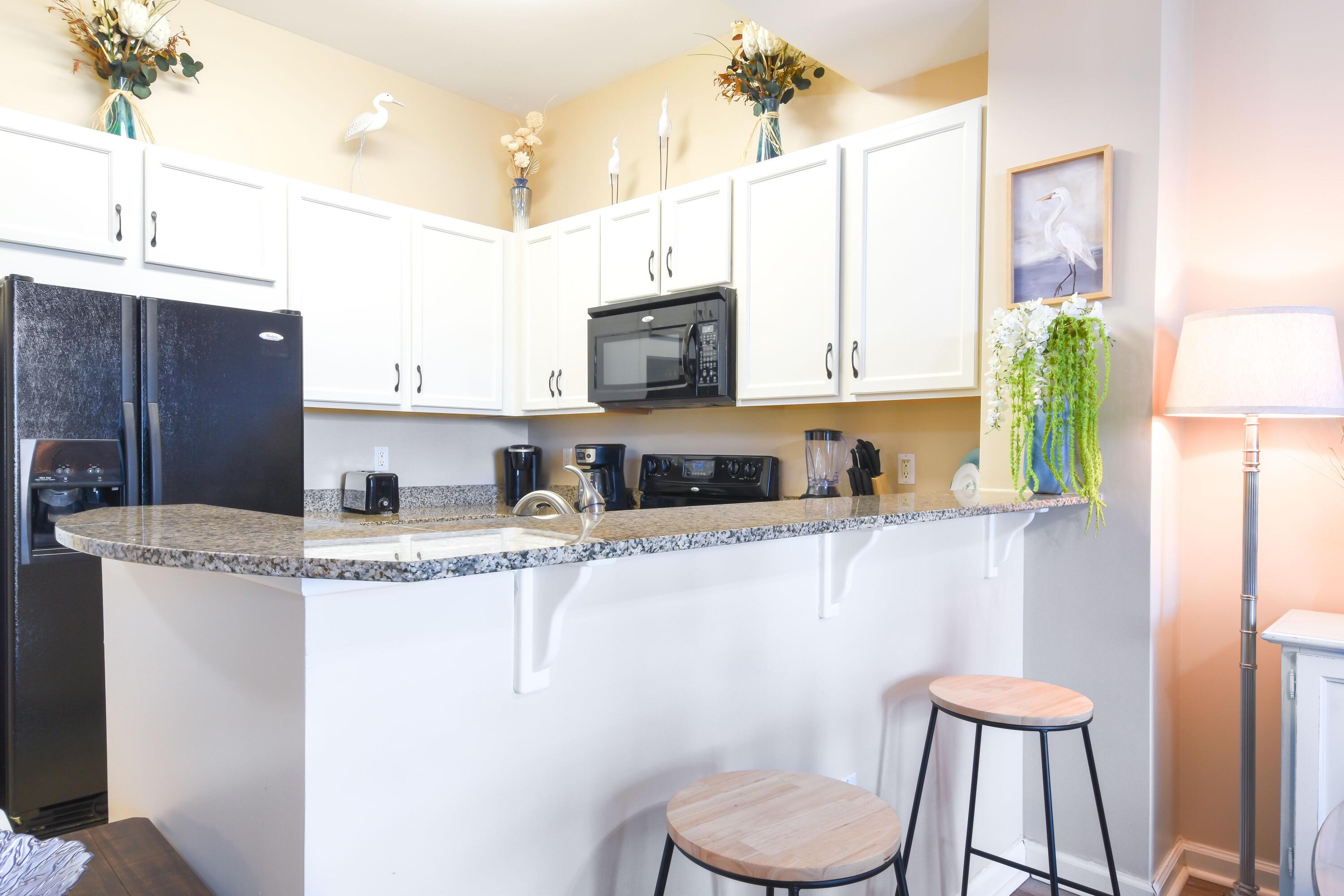 Image 4: 8 Palms 2113 - Breakfast Bar