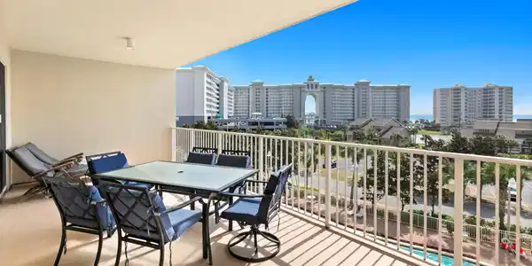 Image 3: Balcony