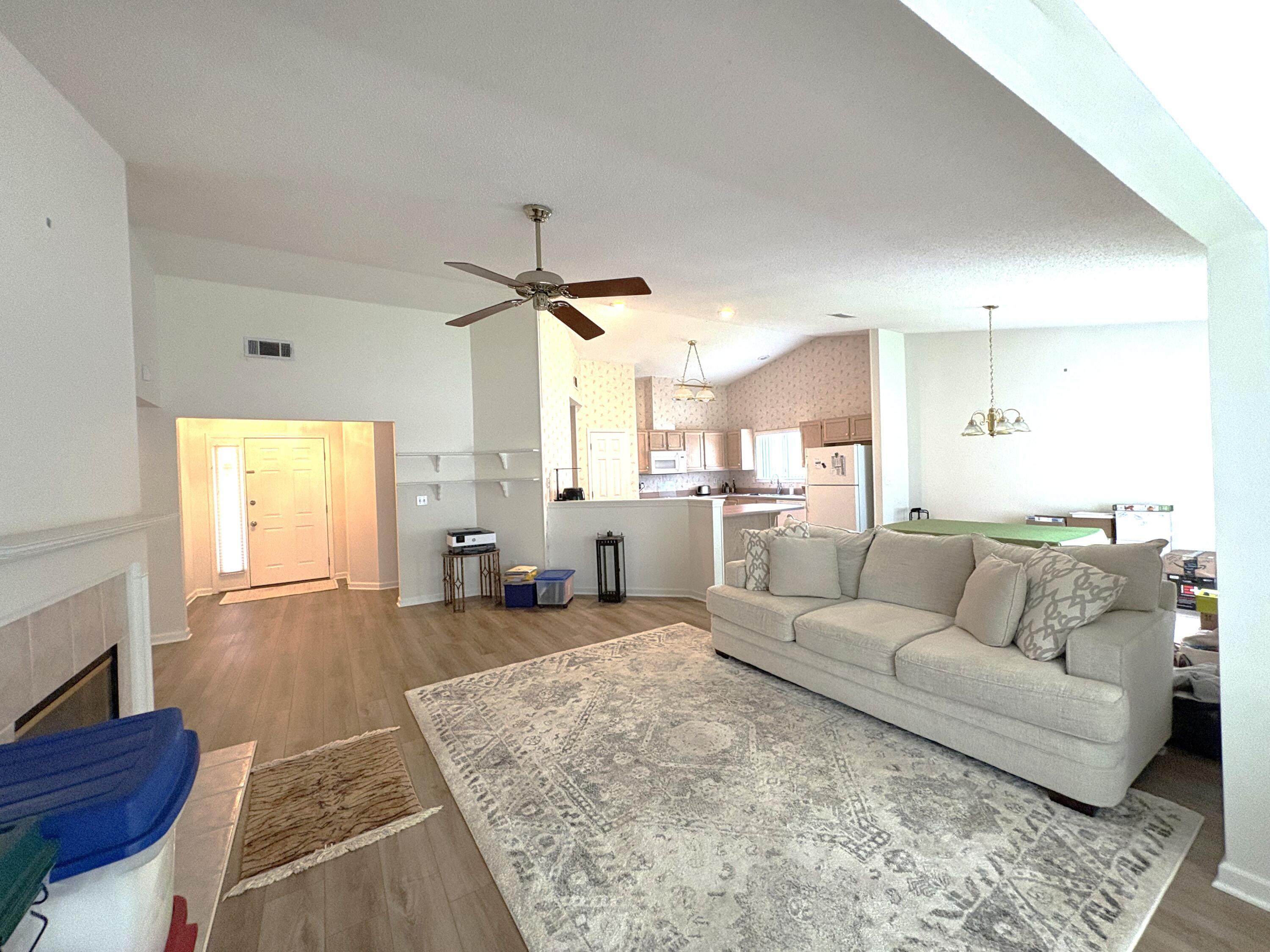Image 4: Family room to dining room and kitchen