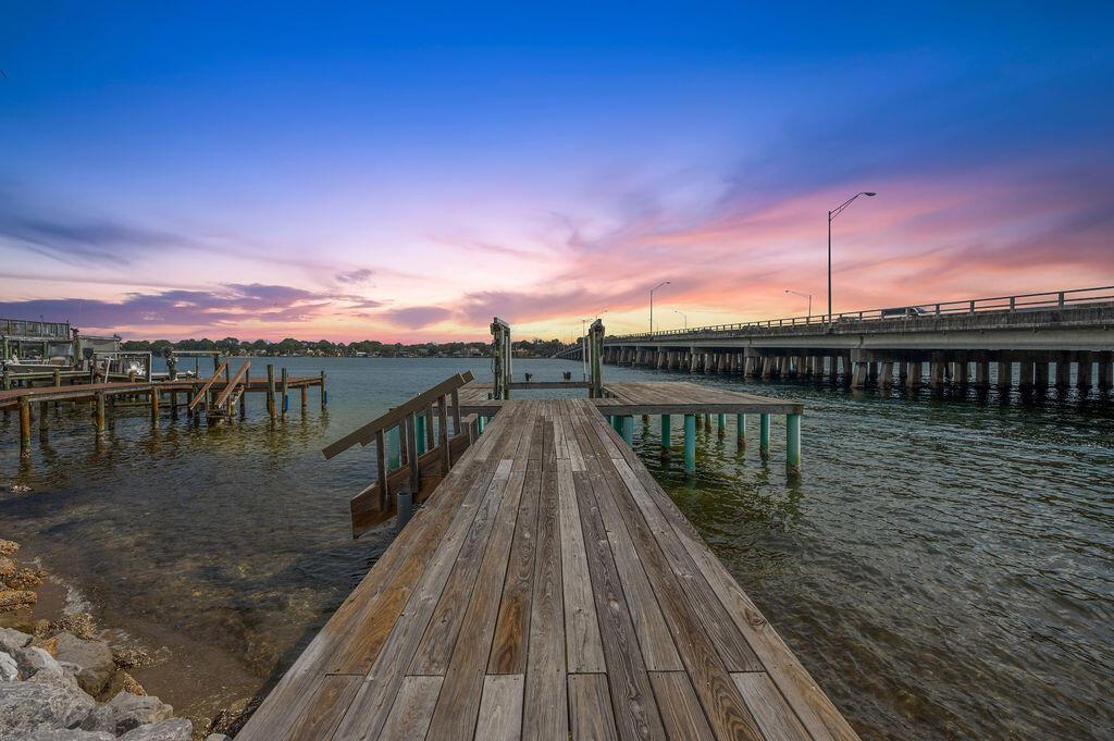 Image 3: LighthouseTwilight-5