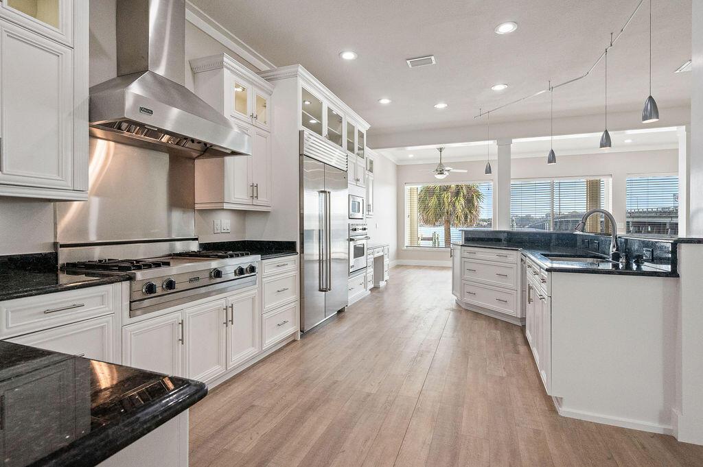 Image 4: Lighthouse-66